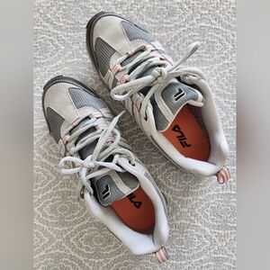 FILA, size 9 Womens Running Shoe.
